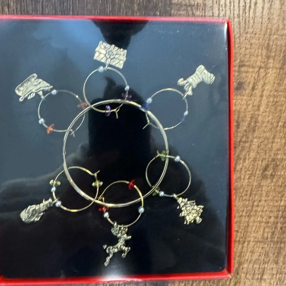 MiVino Holiday Stemware Charms Set